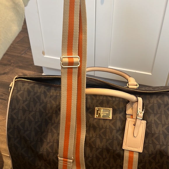 Brand new with tags Michael Kors duffel bag - Picture 8 of 8